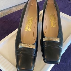 SALVATORE FERRAGAMO Black Pump with Blocky Heel, Size 9AAA